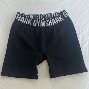 Gym shark flex shorts in black